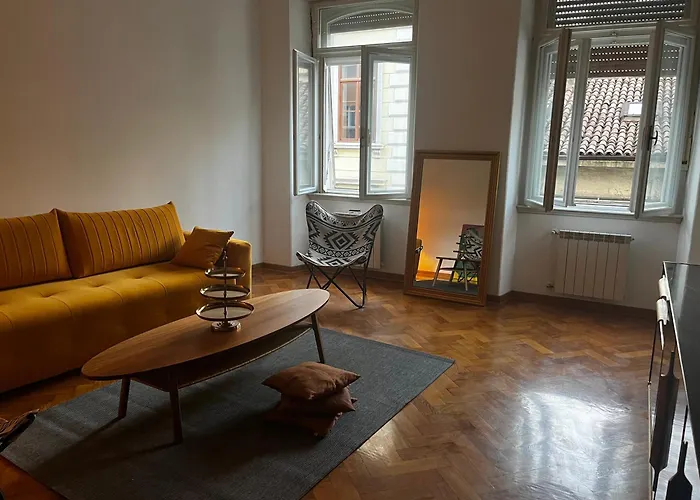 Apartment Emily In *