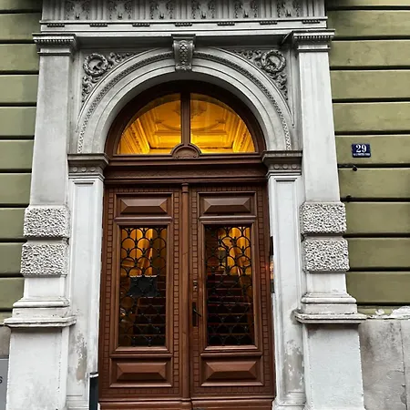 Emily In Appartement *